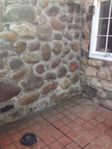 Stone retainer wall